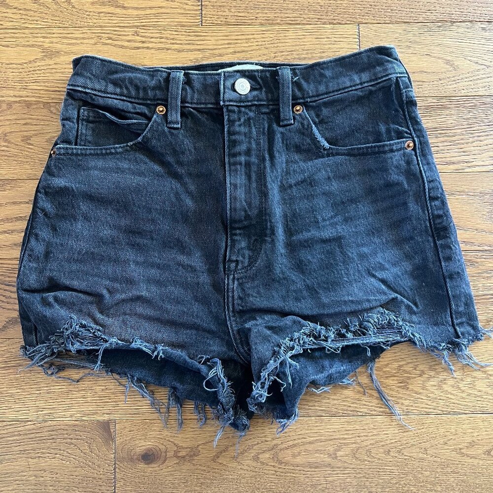 Abercrombie & Fitch Ultra High Rise Mom Shorts‎ | Black Distressed Denim Size 27